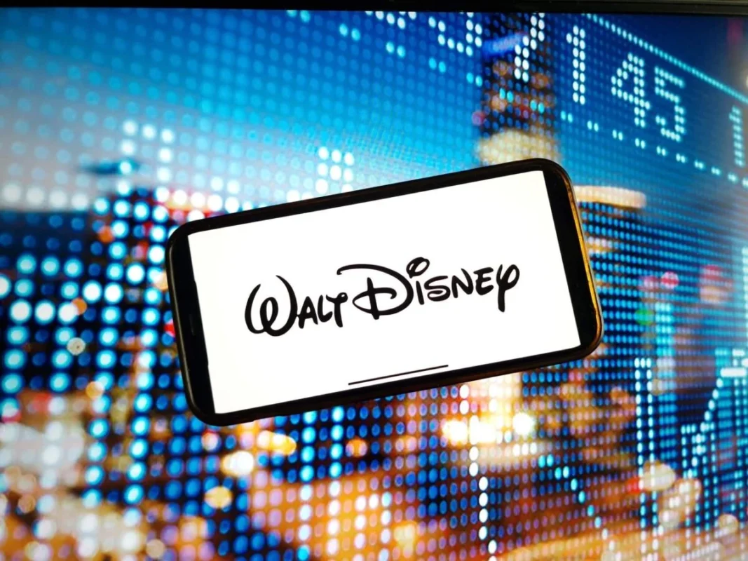 Disney (DIS) Stock: Theme Parks and Streaming Drive Earnings Beat and Profit Outlook Boost